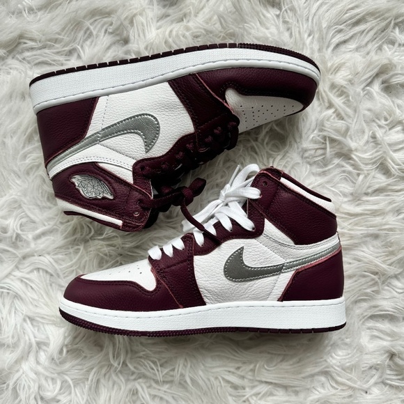 Nike Air Jordan 1 High Retro Bordeaux Silver Size 7Y Men's 7 Women's 8.5 - Picture 2 of 7